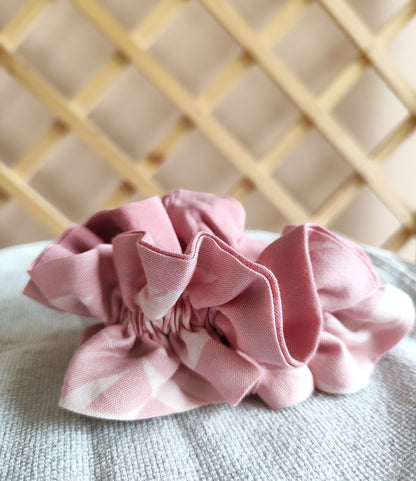 Scrunchie Rosado/ Hojas