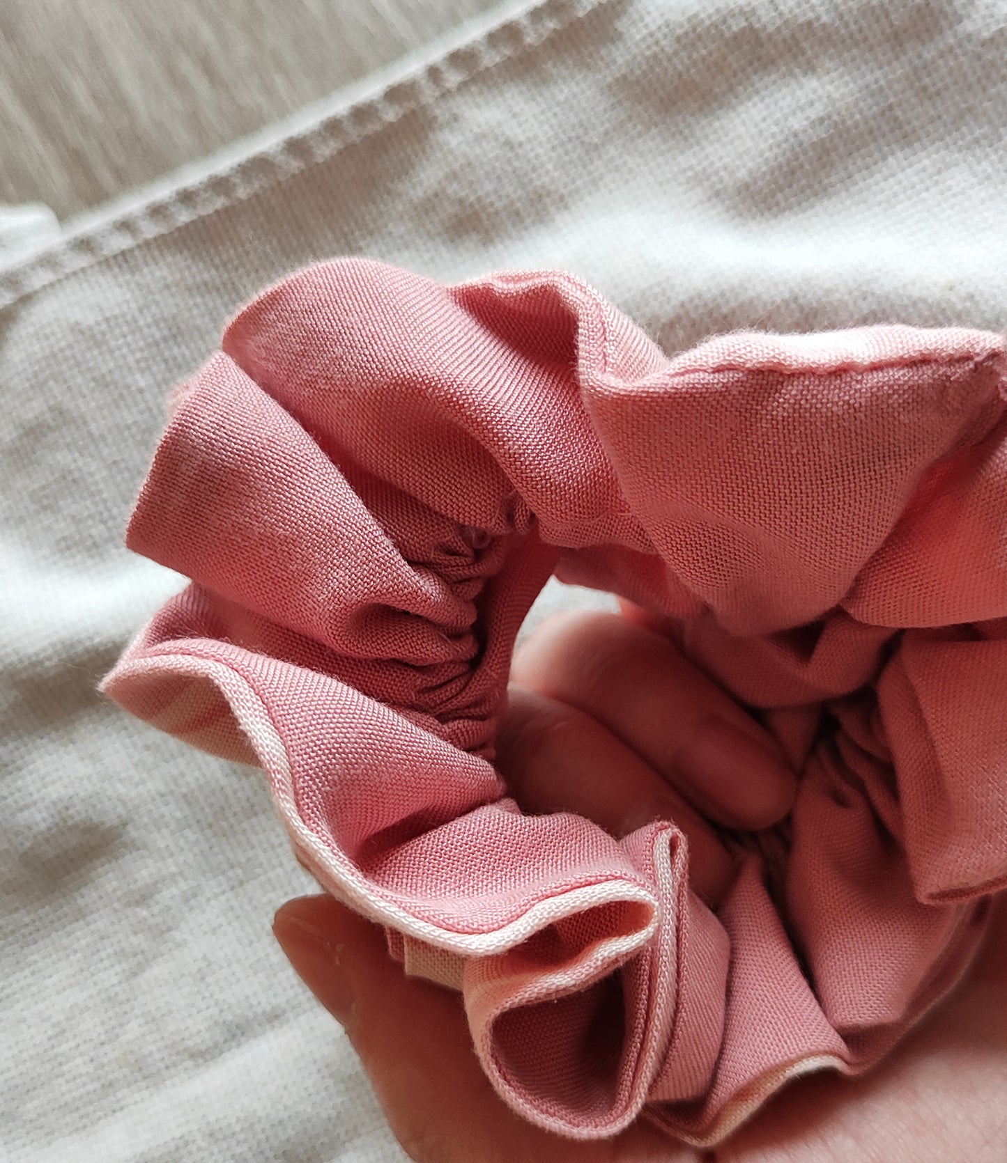 Scrunchie Rosado/ Hojas